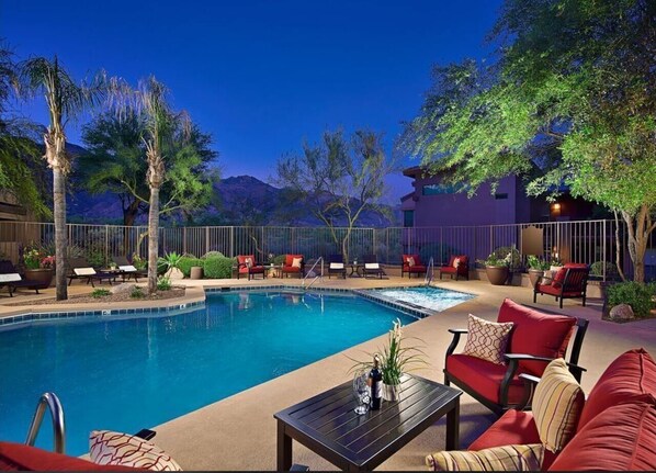 Piscina all'aperto, una piscina riscaldata