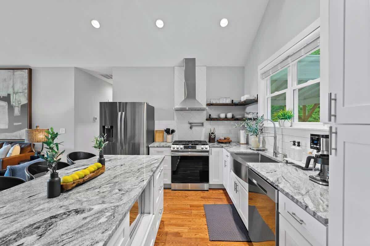 冰箱、微波炉、烤箱、炉灶