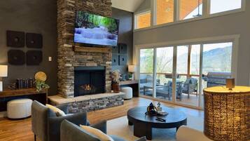 Smart TV, caminetto, studio