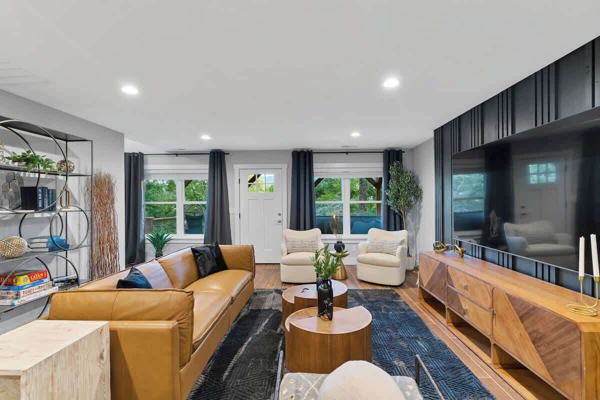 Smart TV, caminetto, studio