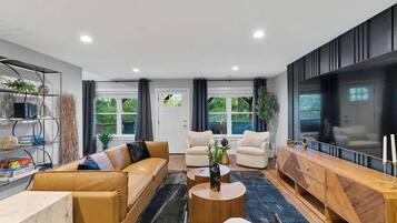 Smart TV, caminetto, studio