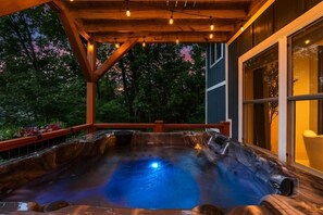 Bañera de hidromasaje al aire libre