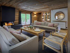 Fireplace, DVD player, stereo