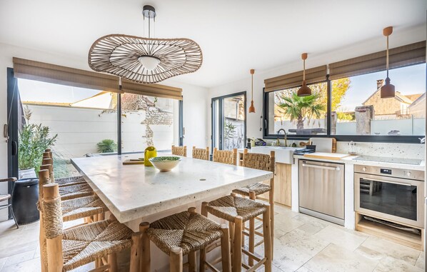 Fridge, oven, dishwasher, coffee/tea maker - Beautiful home in Gommecourt (Gommecourt)