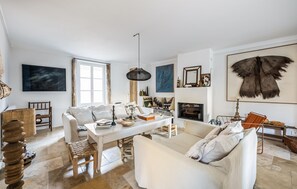 TV, fireplace - Beautiful home in Gommecourt (Gommecourt)