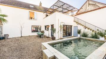 LĂ€mmitetty uima-allas