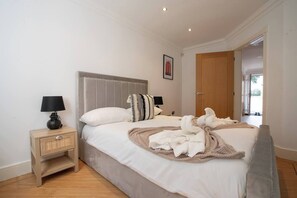 5 slaapkamers, een strijkplank/strijkijzer, wifi, beddengoed