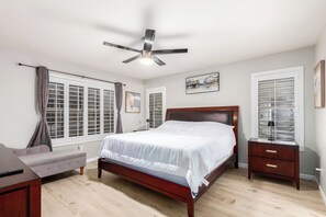 4 bedrooms, iron/ironing board, WiFi, bed sheets