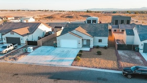 A residential area with houses, a driveway, and a parking lot. - New build! Pool | 3bd | 2ba | Sleeps 7 | Views (Fort Mohave)