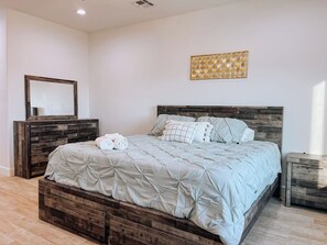 3 habitaciones, tabla de planchar con plancha, cuna de viaje y wifi 