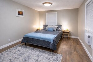 3 habitaciones, tabla de planchar con plancha, wifi y ropa de cama 