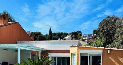 Villa with pool 200 m from the beach