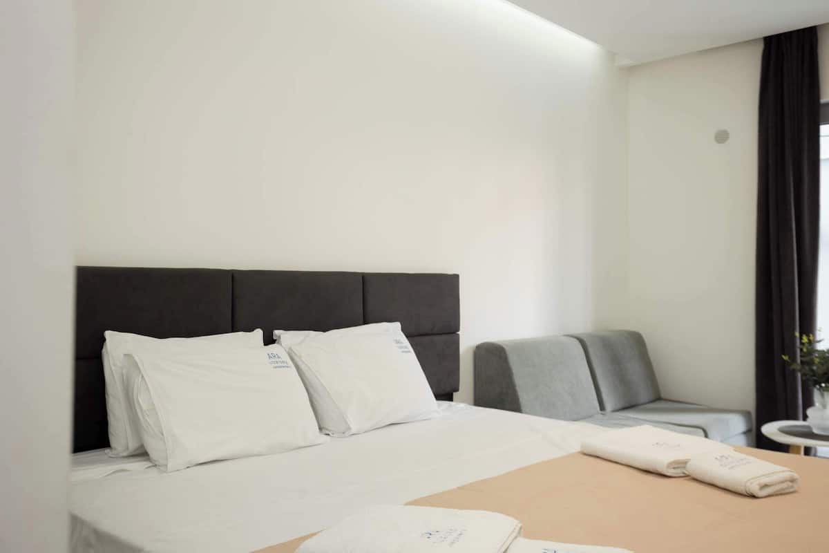In-room safe, laptop workspace, WiFi (free)