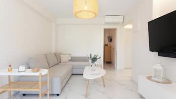 Superior Apartment, Partial Sea View | In-room safe, laptop workspace, free WiFi