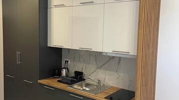Classic Apartment | In-room safe, laptop workspace, free WiFi