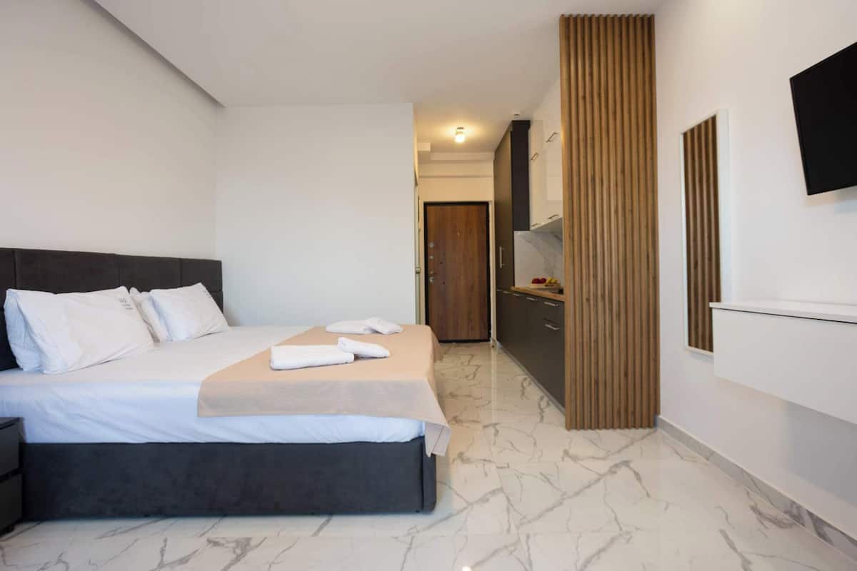 In-room safe, laptop workspace, WiFi (free)