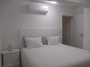 2 chambres, fer et planche à repasser, Wi-Fi, draps fournis