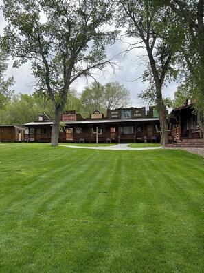 Panoramic Cabin, Park View Crows Nest (Upstairs, Second Floor) | Courtyard view