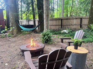 Property grounds - Vintage Mt. Hood Cabin! Hot Tub, Fire Pit & Pet Friendly (Rhododendron)