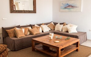 TV - Awesome home in Ibiza (Ibiza)