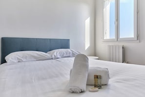 2 chambres, fer et planche Ă repasser, literie fournie
