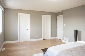 6 bedrooms, iron/ironing board, free WiFi, bed sheets