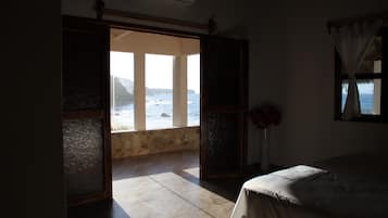 Deluxe Double Room, Sea View | Desk, free WiFi