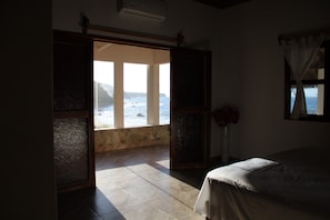 Dobbeltrom – deluxe, sjøutsikt | Skrivebord og wi-fi (inkludert)