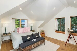 4 quartos, escrivaninha, Wi-Fi de cortesia, roupa de cama