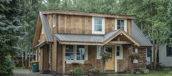 Lincoln Lodge! Steps from the heart of Elk Avenue!