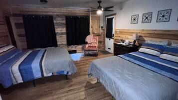 1 sovrum, skrivbord, strykjärn/strykbräda och gratis wi-fi