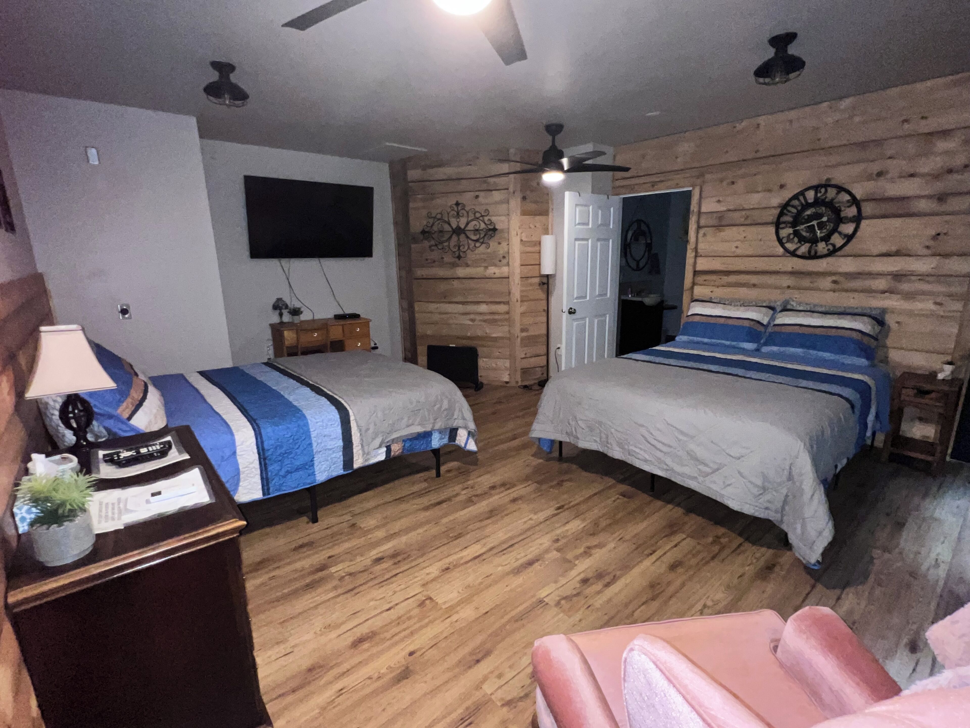 1 chambre, bureau, fer et planche à repasser, Wi-Fi gratuit