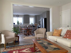 Smart TV, books, stereo