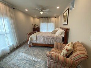 3 bedrooms, desk, iron/ironing board, WiFi