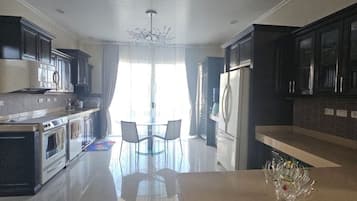 Fridge, microwave, stovetop, electric kettle