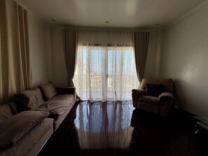Smart TV, video games - Elegant 3BR Private Home with Panoramic City View, Close to SM Seaside Cebu (Talisay)