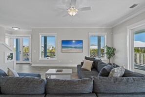 TV, table tennis, stereo