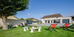 Outdoor dining - Le Clos Suzette - BOURANTON (BOURANTON)