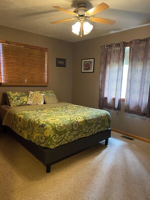 4 dormitoris, escriptori, planxa i posts de planxar i wifi 