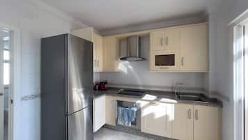 Fridge, dishwasher, coffee/tea maker, highchair