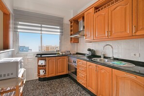 Fridge, microwave, stovetop, coffee/tea maker