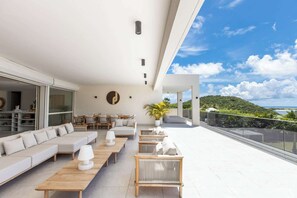 屋外ダイニングエリア