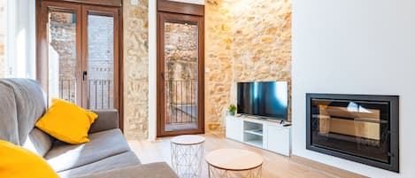 Fernseher, Kamin