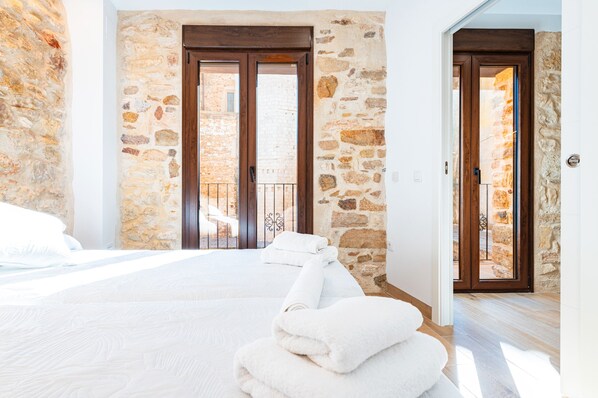 2 chambres, fer et planche à repasser, draps fournis