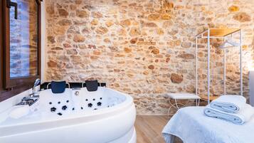 Douche, sĂšche-cheveux, serviettes fournies