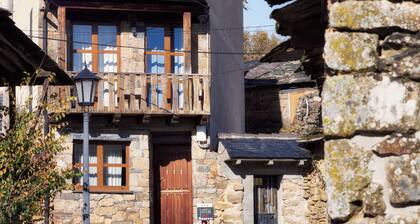 Country House 'La Casa De Anta' with Mountain View, Private Garden and Wi-Fi