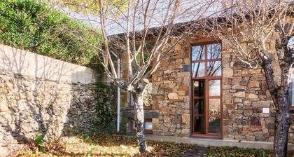 Country House 'La Casa De Anta' with Mountain View, Private Garden and Wi-Fi