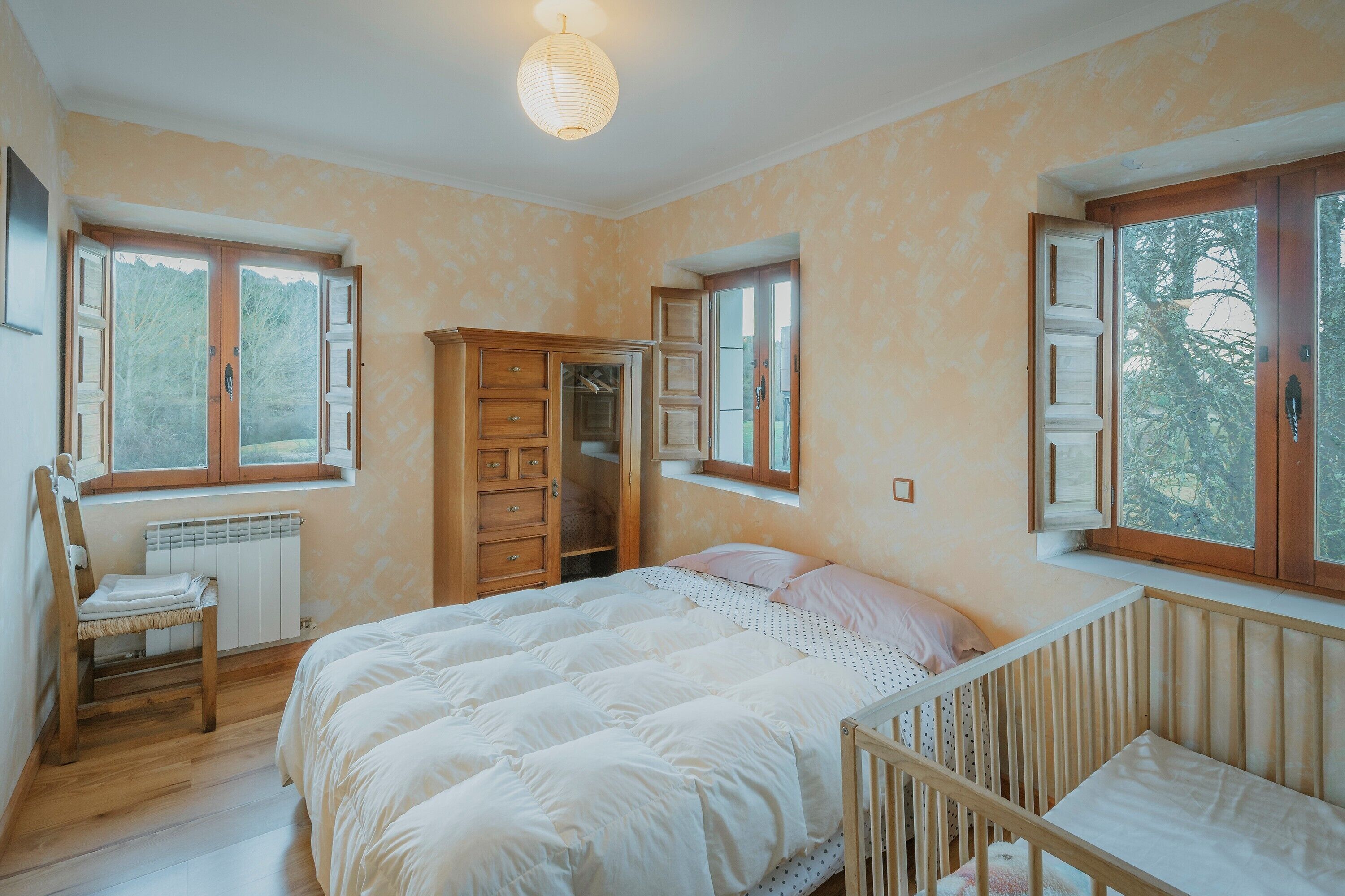 5 bedrooms, bed sheets