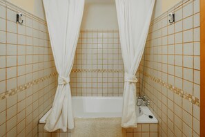 Shower, towels