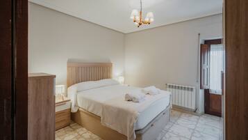 5 bedrooms, iron/ironing board, free WiFi, bed sheets